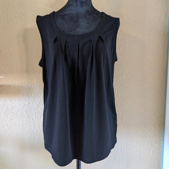Black Pleated Flowy Tank, L - Picture 1 of 4